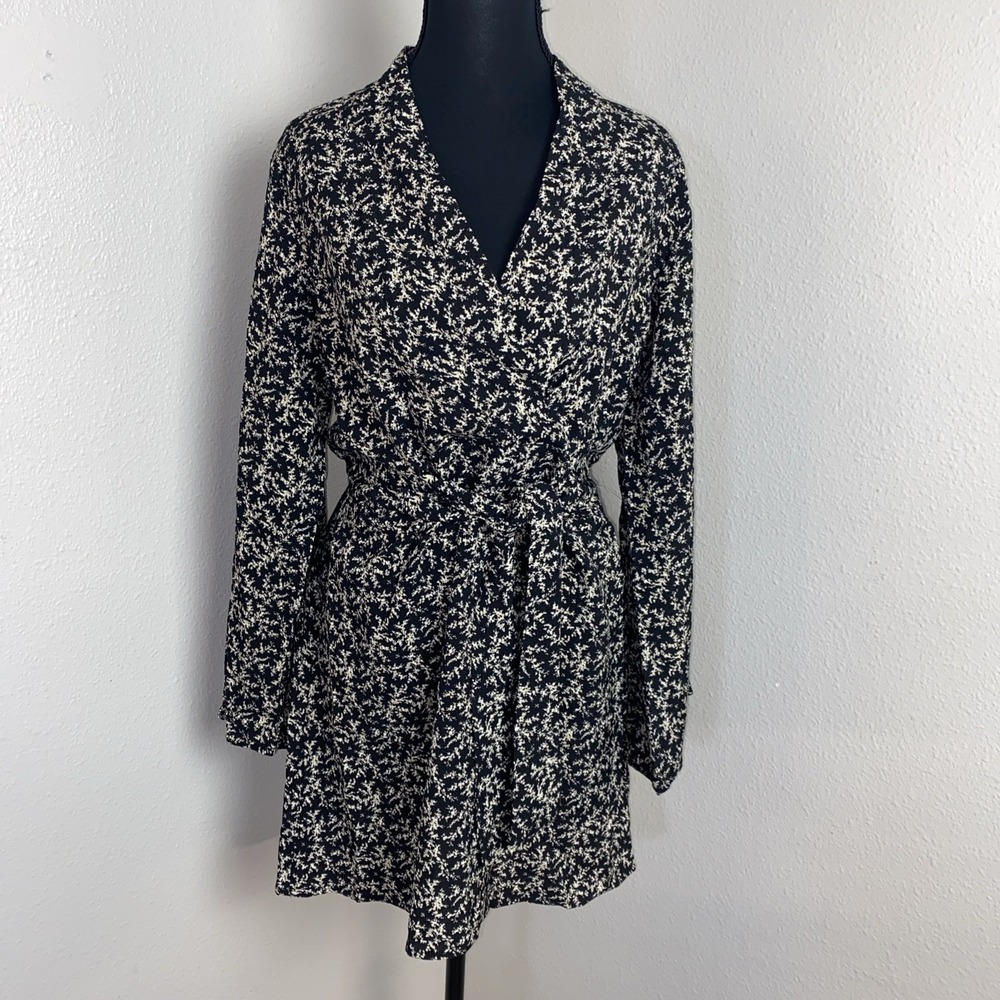 Lush Mini Dress‎ Women's Small Black & White Floral Faux Wrap Bell Sleeve V Neck